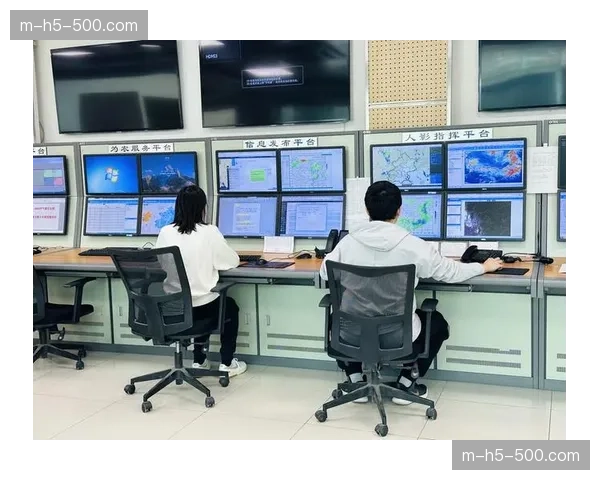 气象局发布决赛举办地铁奥尔良周末大风预警，场地维护团队启动草皮保护应急预案